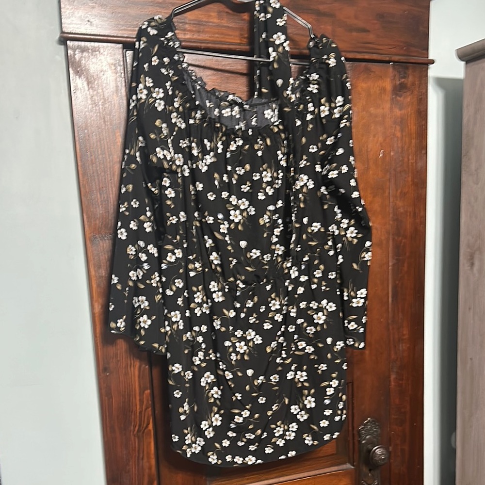 SHEIN Black Floral Print Blouse